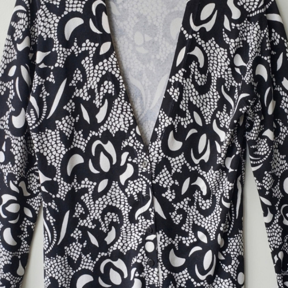 Natori V-neck Button Cardigan Sweater - Picture 3 of 8